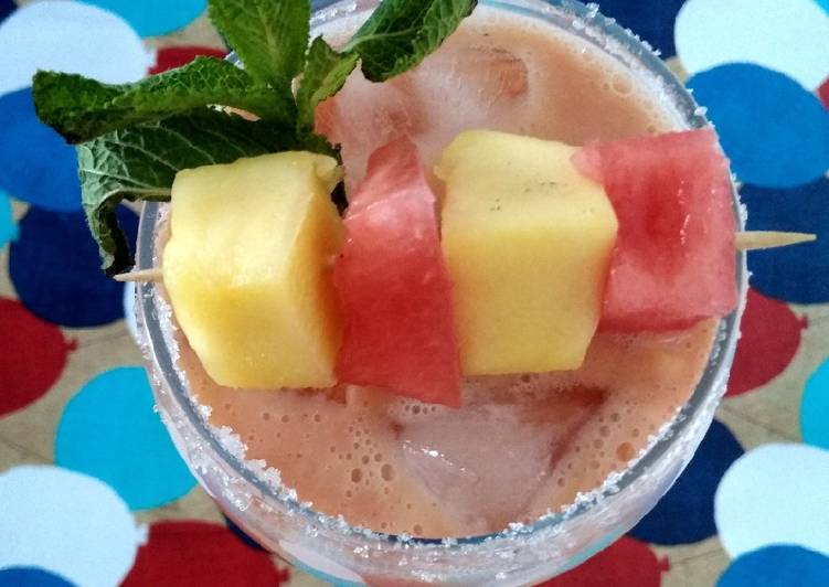 How to Make Quick Mango and Watermelon smoothie