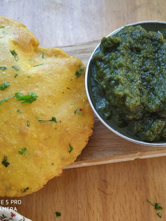 A picture of Aloo Masala Puri.