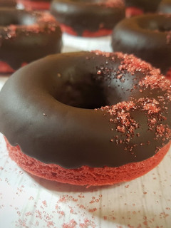 Una foto de Donuts de fresa y chocolate