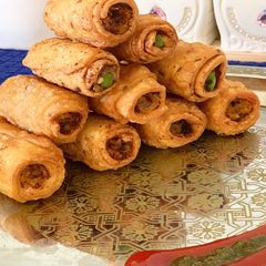 A picture of Potato samosa roll.