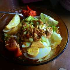 A picture of Soto ayam bening.