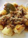 Ñoquis de mandioca con salsa rojo