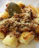 Ñoquis de mandioca con salsa rojo