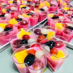 A picture of Puding Buah Sirup Rasberry.