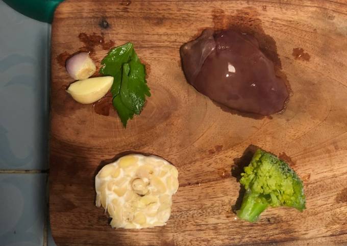 Cara membuat MPASI 6 bulan, Ati Ayam + Brokoli Cara membuat MPASI 6 bulan, Ati Ayam + Brokoli