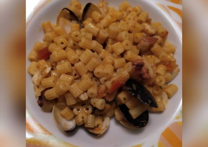 Modo semplice a Fai Veloce Ditalini rigati con zuppa di pesce