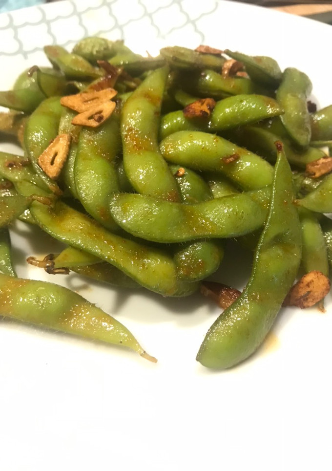 Una foto de Edamame picante
