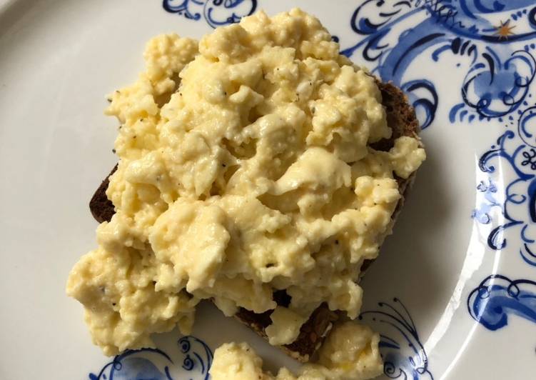 Simple Way to Make Homemade The ’perfect’ scrambled eggs 😉
