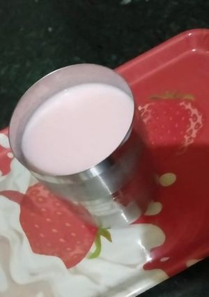 रोज़ मिल्क शेक (Rose milk shake recipe in hindi) रेसिपी मुख्य फोटो