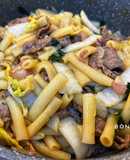 Nui Xào Bò Cải Thảo