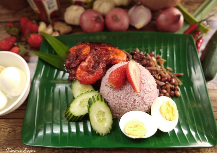 Nasi lemak strawberi