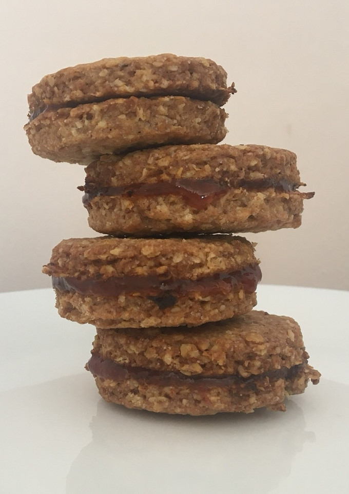 Zabpelyhes keksz eperlekvárral recept fotója
