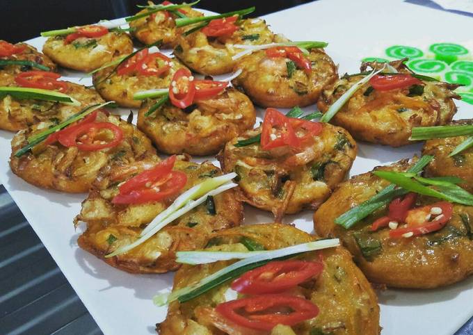 Vegetables and prawn fritters