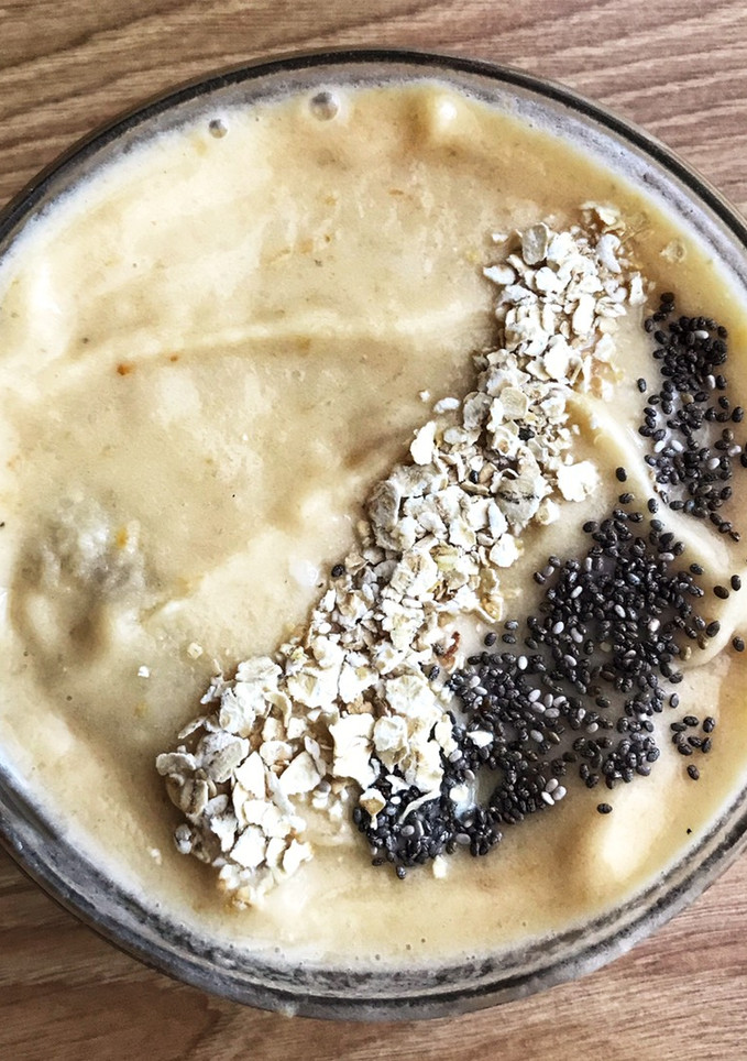 Una foto de Bowl smoothie plátano y melocotón 🍑