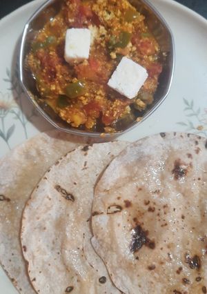 ટામેટાં -પનીર કેપ્સીકમ પંજાબી શાક(ટોમેટો કોરમા) રેસીપી મુખ્ય ફોટો