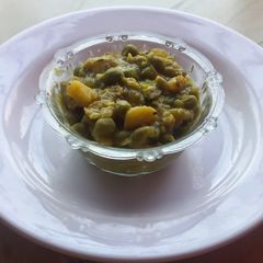 A picture of Aloo Matar.