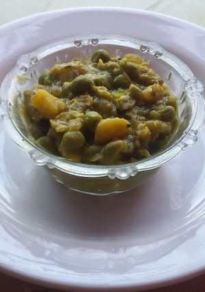 A picture of Aloo Matar.