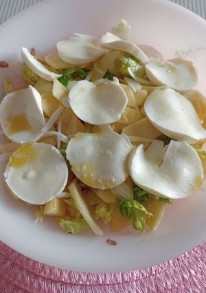 Una foto de Ensalada con queso