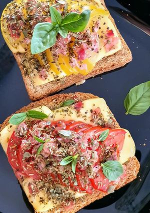 Une photo de Tartine Pain de mie aux Tomates et Jambon