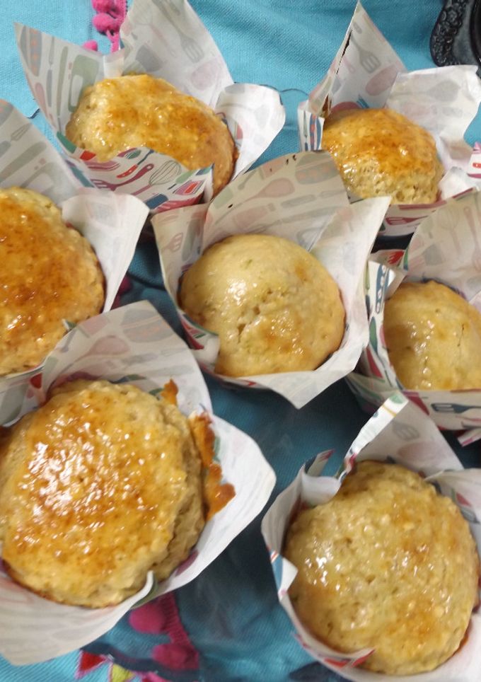 Una foto de Muffins de lima y miel de romero