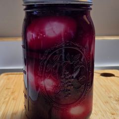 A picture of Easy Pickled Eggs.