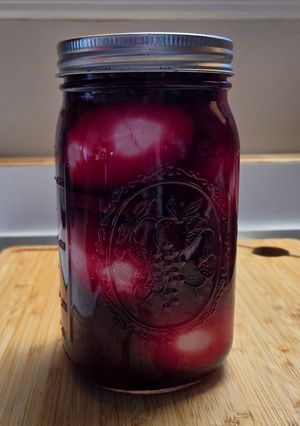 A picture of Easy Pickled Eggs.