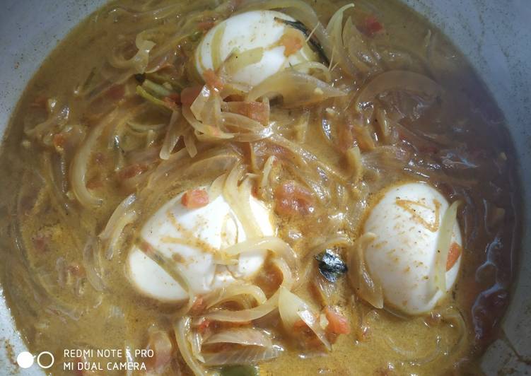 Kerala Style Egg Curry with Coconut Milk