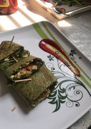 A picture of Green moong dal cheela.