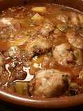 Cazuela de pollo con patatas, en salsa de berenjenas y okra