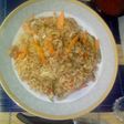 Arroz con vegetales y pollo. Tipo chino