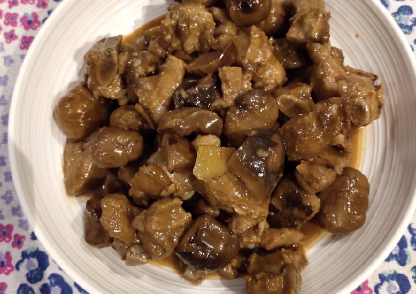 Braised Pork Ribs with Chestnut and Dried Mushrooms