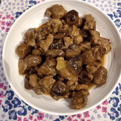 A picture of Braised Pork Ribs with Chestnut and Dried Mushrooms.