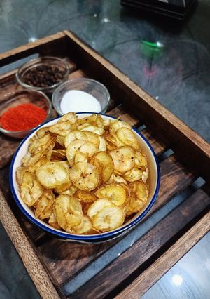 कच्चे केले की चिप्स (kahhe kele ki chips recipe in Hindi) रेसिपी मुख्य फोटो