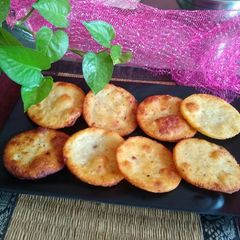 A picture of Aloo papri.