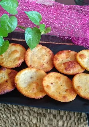 A picture of Aloo papri.