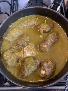Una foto de Rollitos de res en salsa verde