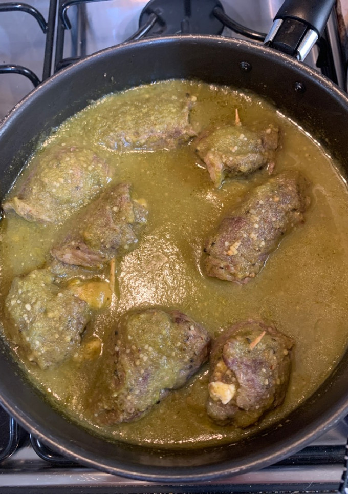 Una foto de Rollitos de res en salsa verde