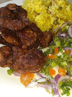 Una foto de Chicharrón de Pollo con Ensalada Fresca