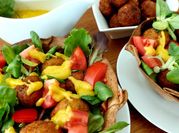 Una foto de falafel lenteja