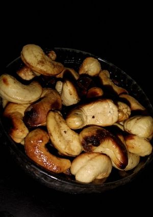 મસાલા કાજુ (Masala Kaju Recipe In Gujarati) રેસીપી મુખ્ય ફોટો