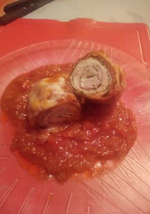 Una foto de Suprema de pollo rellena con salsa al horno