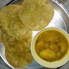 A picture of Matar ki kachori.