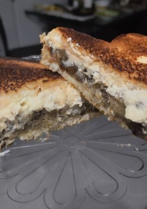 Una foto de Sándwich🌯🧆🥪 de queso y berenjena🥙🍆🧀