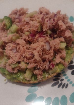 Una foto de Tostada de atún la Lupita