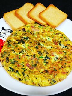 Una foto de Tortilla de hojas de remolacha con jamón curado