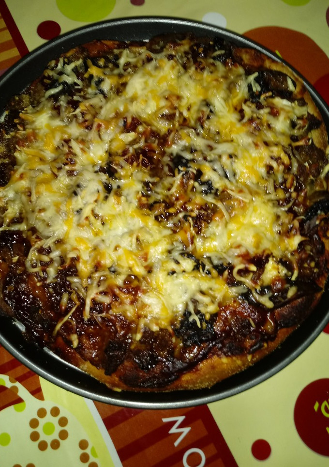 Una foto de Pizza de kebab picantón, queso de rulo de cabra y champiñones al natural