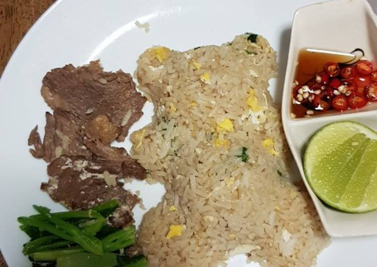 ข้าวผัดเนื้อ