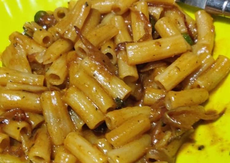 Simple juicy pasta penne