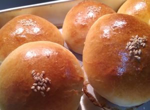 Gambar Burger Bun Homemade Lembut & Chewy
