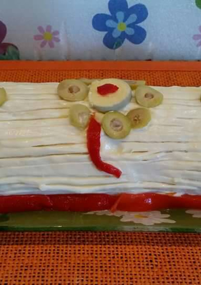 Una foto de Pastel frío de pan de molde. Es muy fácil de hacer económico y está buenísimo